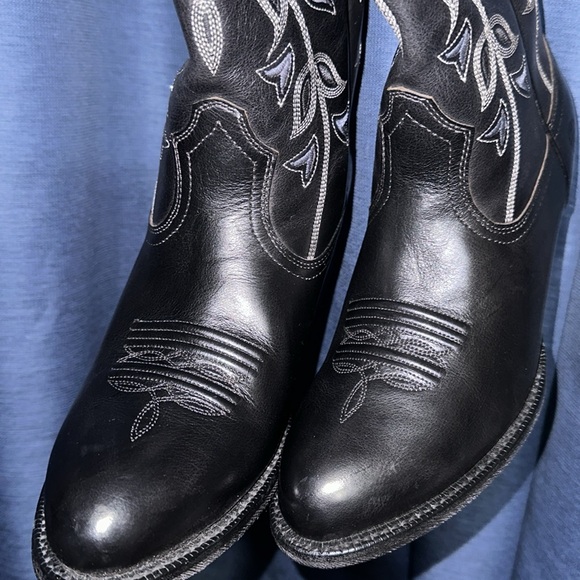 Ariat Cowboy Boots - Picture 7 of 8